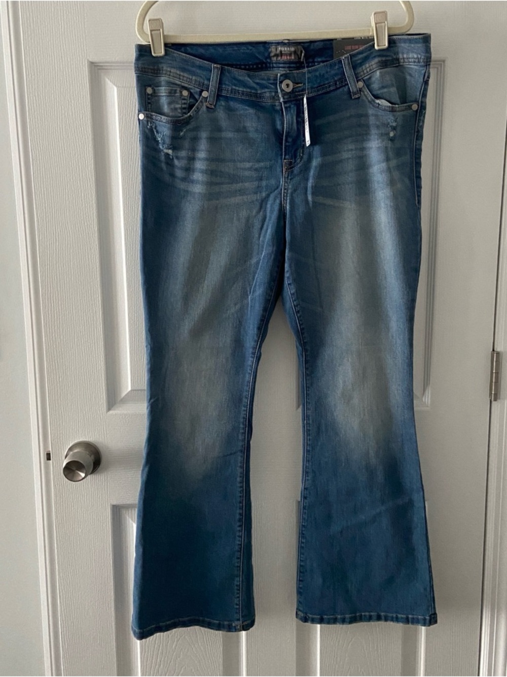 Torrid Luxe Slim Boot Jeans – Size 16 Short – NWT Medium Wash Stretch Denim